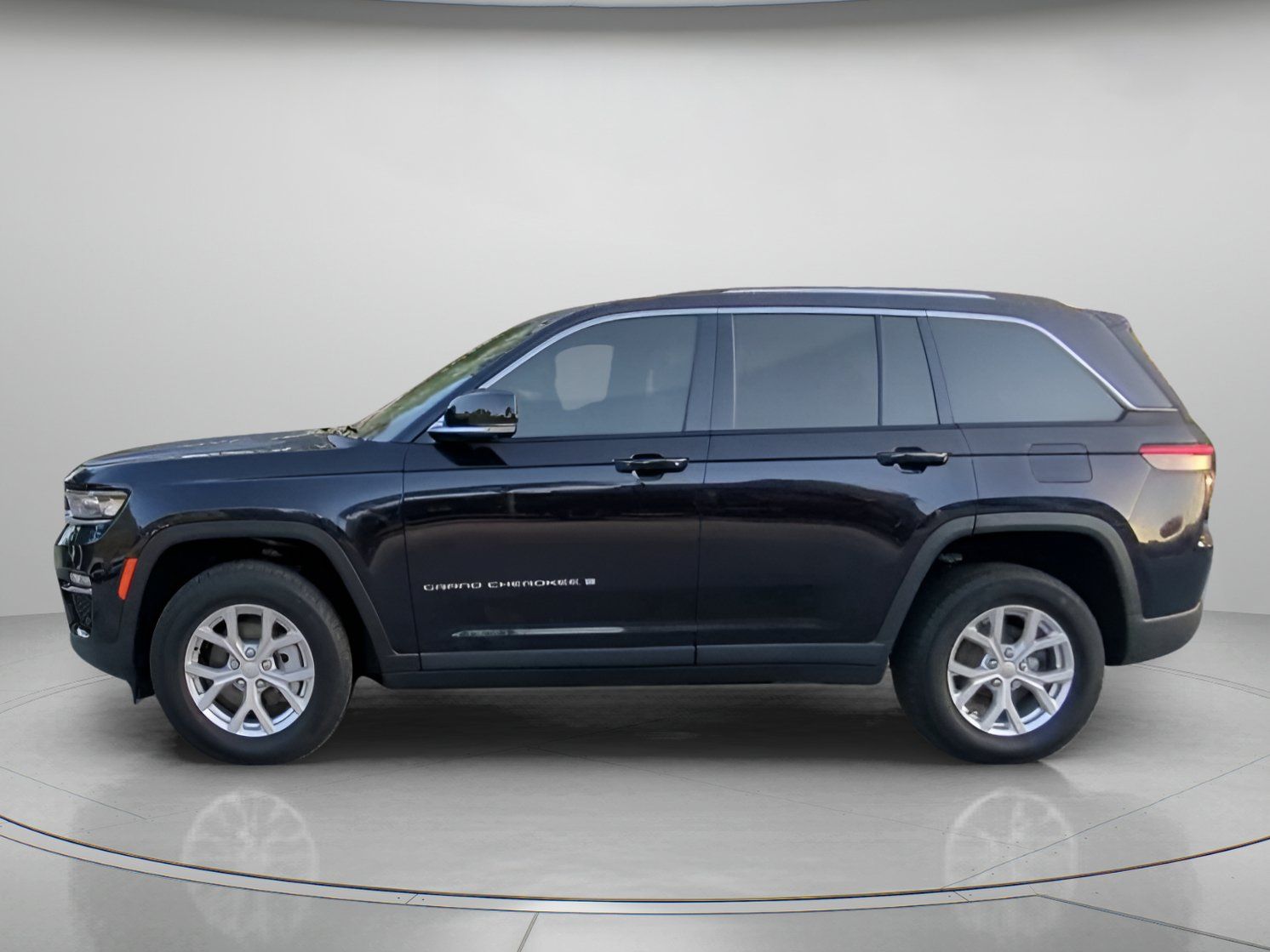 Used 2023 Jeep Grand Cherokee Limited w/ Luxury Tech Group II AWD/4WD image 16