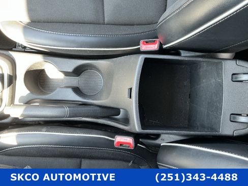 Used 2023 Hyundai Venue Limited image 25