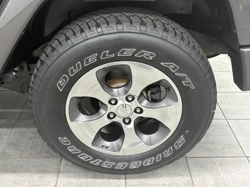 Used 2016 Jeep Wrangler Unlimited Sahara w/ Dual Top Group AWD/4WD image 7