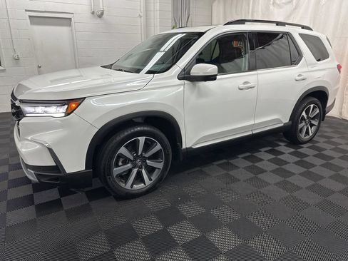 Used 2024 Honda Pilot Elite image 2