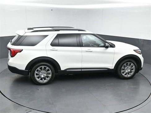 Certified 2025 Ford Explorer Active w/ Active Comfort Package image 50