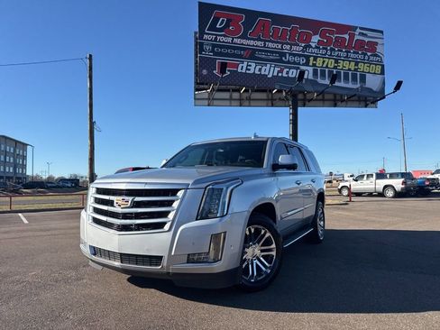 Used 2019 Cadillac Escalade 4WD image 2