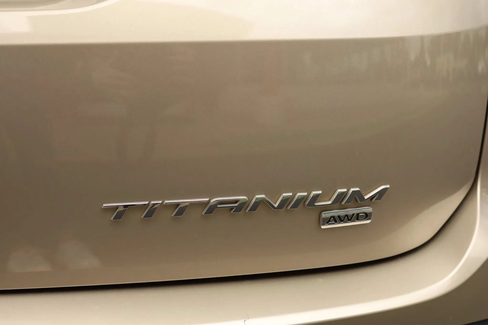 Used 2018 Ford Edge Titanium w/ Ford Safe & Smart Package AWD/4WD image 38