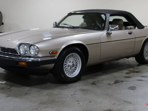 Used 1991 Jaguar XJS V12 Convertible RWD image 22