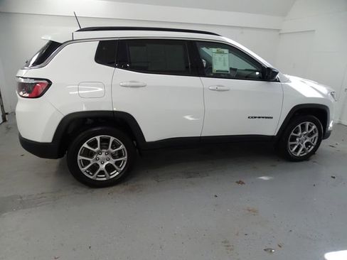 Used 2022 Jeep Compass Latitude w/ Sun and Sound Group image 24