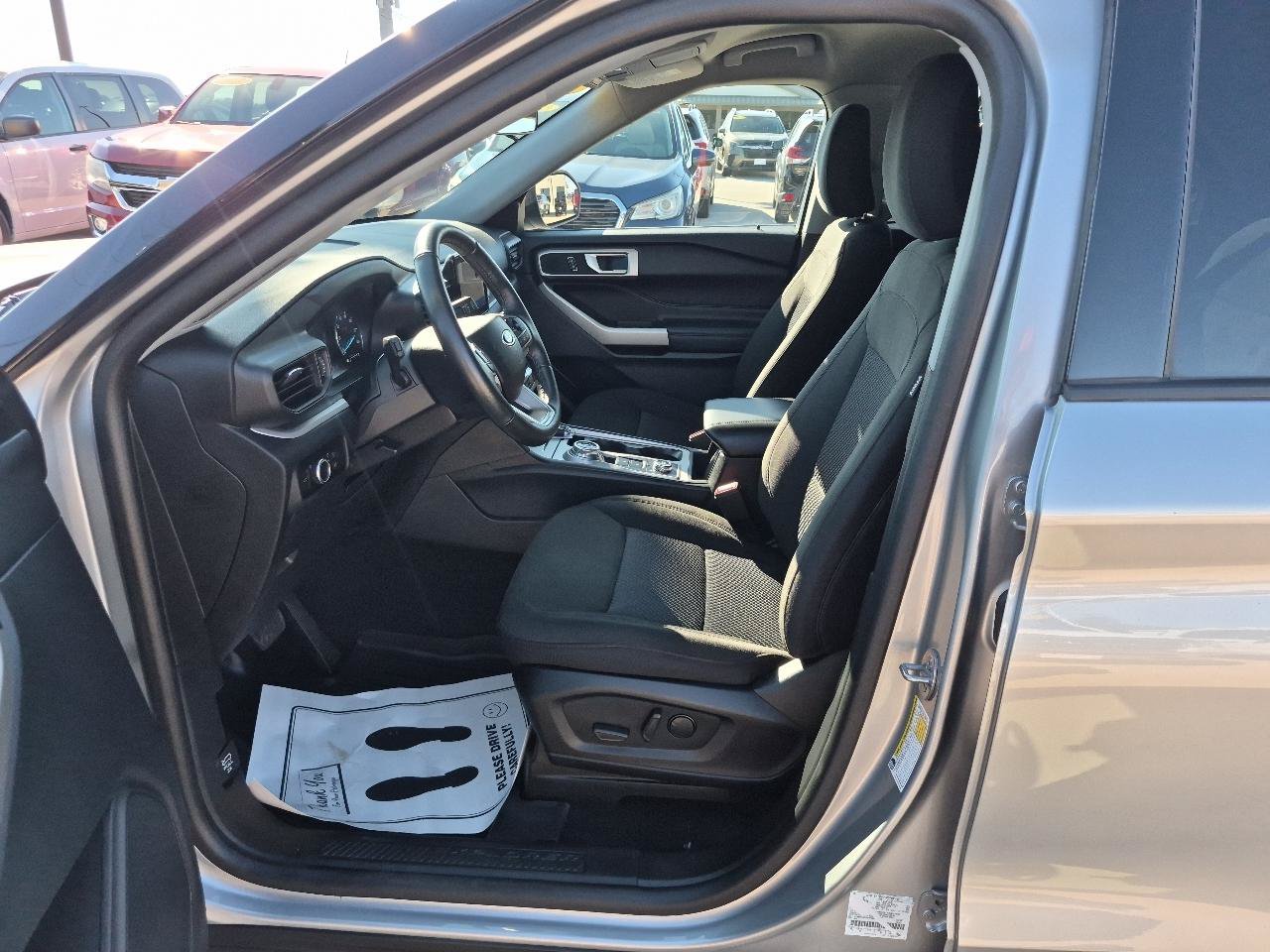Used 2023 Ford Explorer XLT AWD/4WD image 17