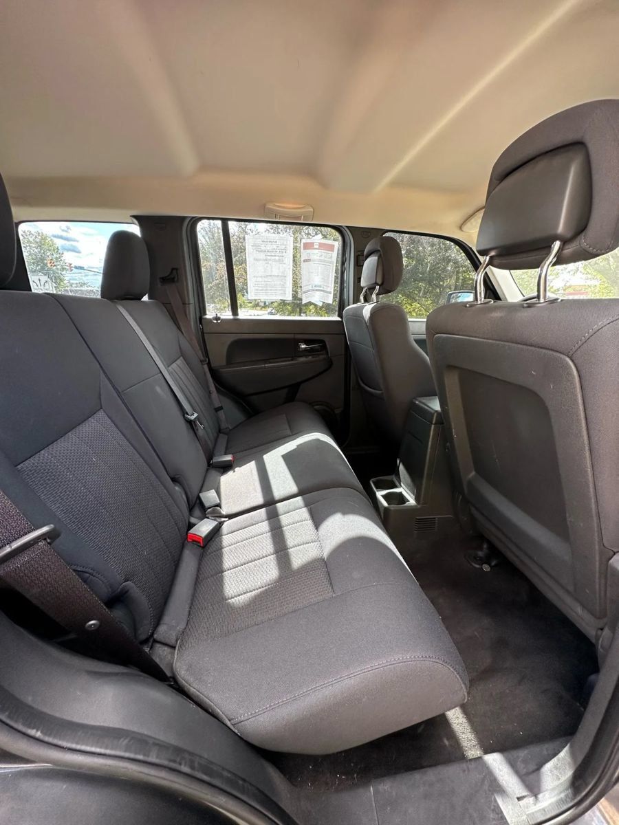 Used 2011 Jeep Liberty Sport AWD/4WD image 5
