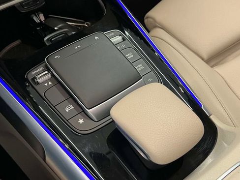 Certified 2021 Mercedes-Benz GLB 250 4MATIC image 31