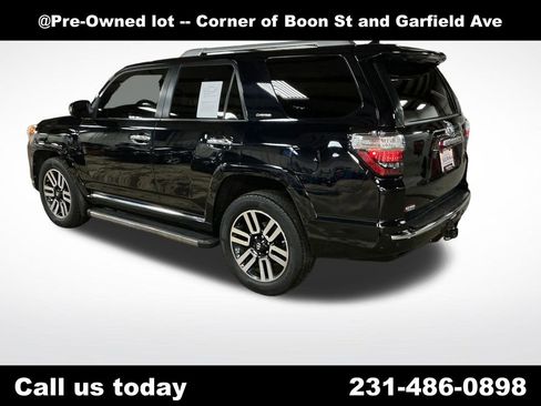 Used 2016 Toyota 4Runner Limited AWD/4WD image 3