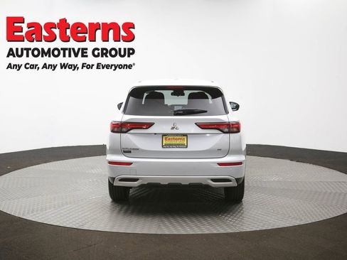 Used 2024 Mitsubishi Outlander SE image 37