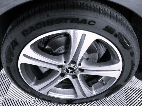 Used 2018 Mercedes-Benz E 300 4MATIC image 7