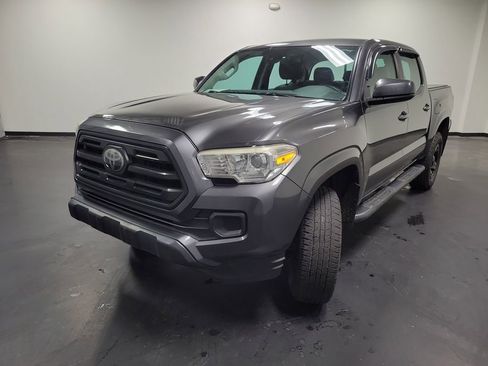 Used 2018 Toyota Tacoma SR image 4
