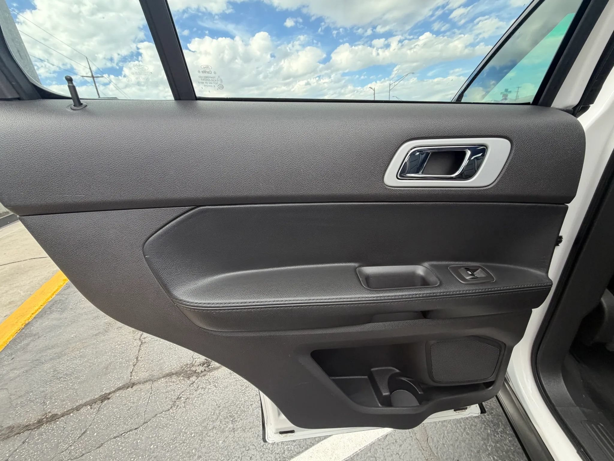Used 2014 Ford Explorer XLT w/ Equipment Group 202A AWD/4WD image 21