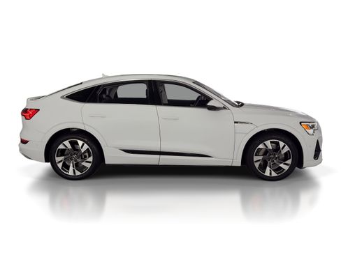 Used 2022 Audi e-tron Premium Plus w/ Premium Plus Package image 8