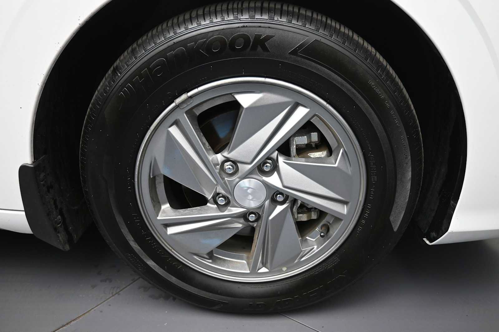 Used 2025 Hyundai Elantra SE FWD image 13