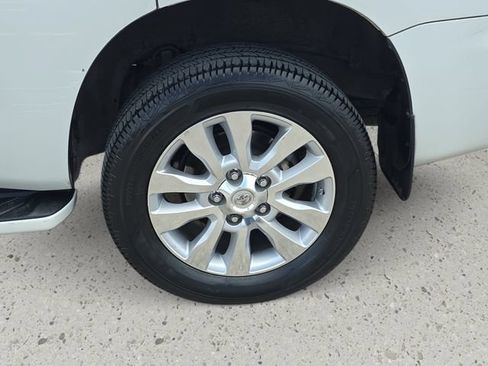 Used 2010 Toyota Sequoia Platinum RWD image 35