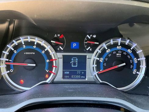 Used 2017 Toyota 4Runner SR5 Premium image 12