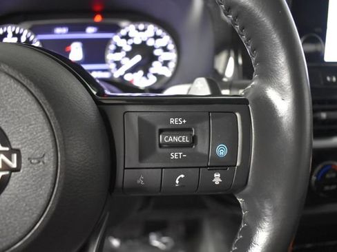 Used 2023 Nissan Pathfinder SL AWD/4WD image 17