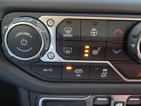 Used 2024 Jeep Wrangler Unlimited Rubicon 392 w/ Dual Top Group image 22