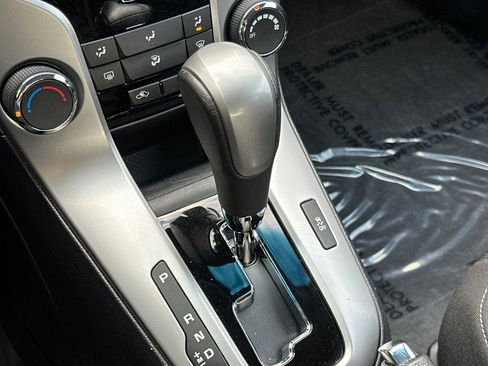 Used 2014 Chevrolet Cruze LT w/ Technology Package image 21