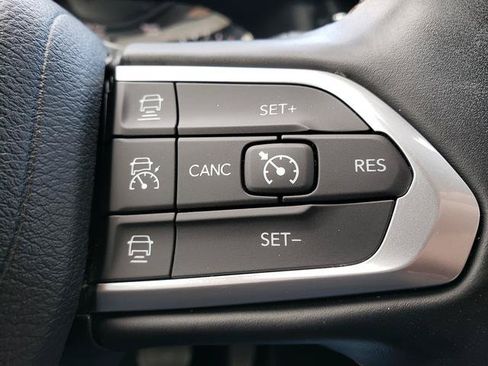 Used 2022 Jeep Compass Limited AWD/4WD image 22