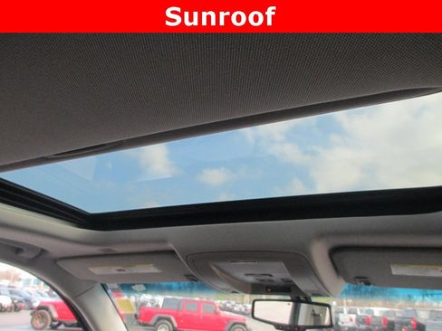 Used 2017 GMC Sierra 1500 SLT w/ SLT Premium Package image 16