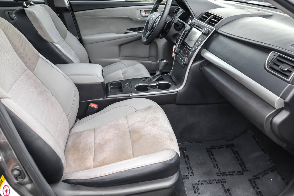 Used 2017 Toyota Camry XSE w/ Moonroof Package FWD image 37