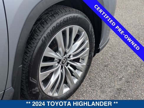 Used 2024 Toyota Highlander Platinum FWD image 13