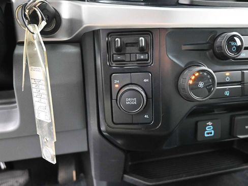 Used 2025 Ford F250 XLT image 40