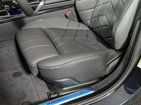 New 2026 BMW i7 xDrive60 image 17