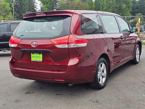 Used 2011 Toyota Sienna w/ Towing Pkg FWD image 7