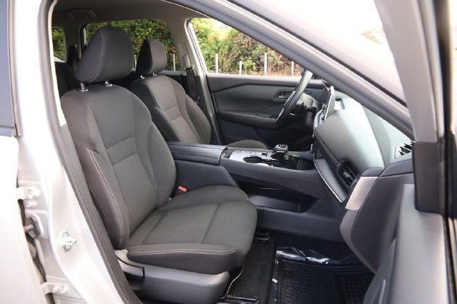 Used 2024 Nissan Rogue S FWD image 27