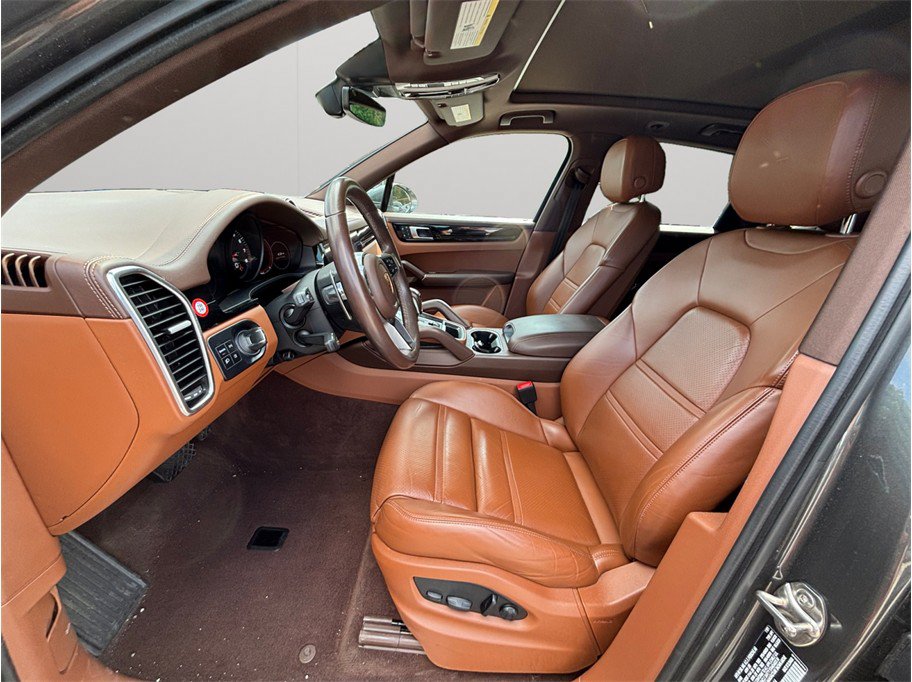 Used 2022 Porsche Cayenne AWD/4WD image 2