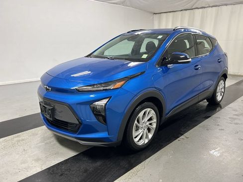 Used 2022 Chevrolet Bolt EUV LT w/ Comfort Package FWD image 5