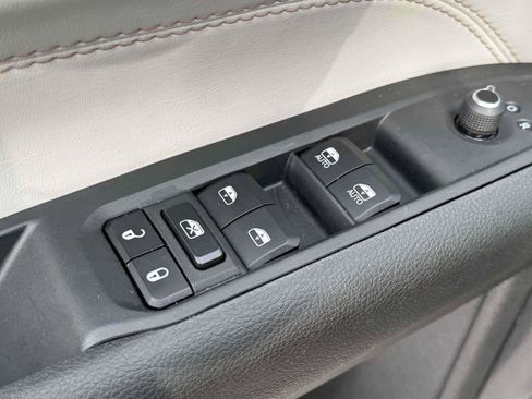 Used 2025 Jeep Compass Limited w/ Sun & Sound Group AWD/4WD image 18