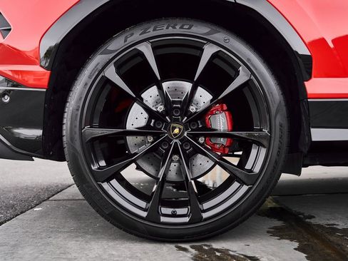 Used 2021 Lamborghini Urus image 21