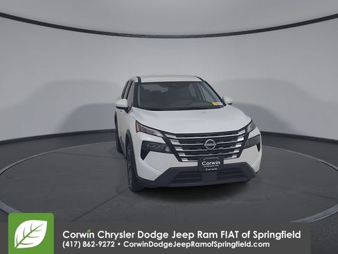 Used 2025 Nissan Rogue SV AWD/4WD image 4