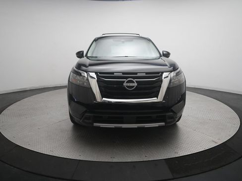 Used 2025 Nissan Pathfinder Platinum AWD/4WD image 11