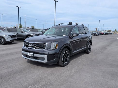 Used 2025 Kia Telluride S AWD/4WD image 3