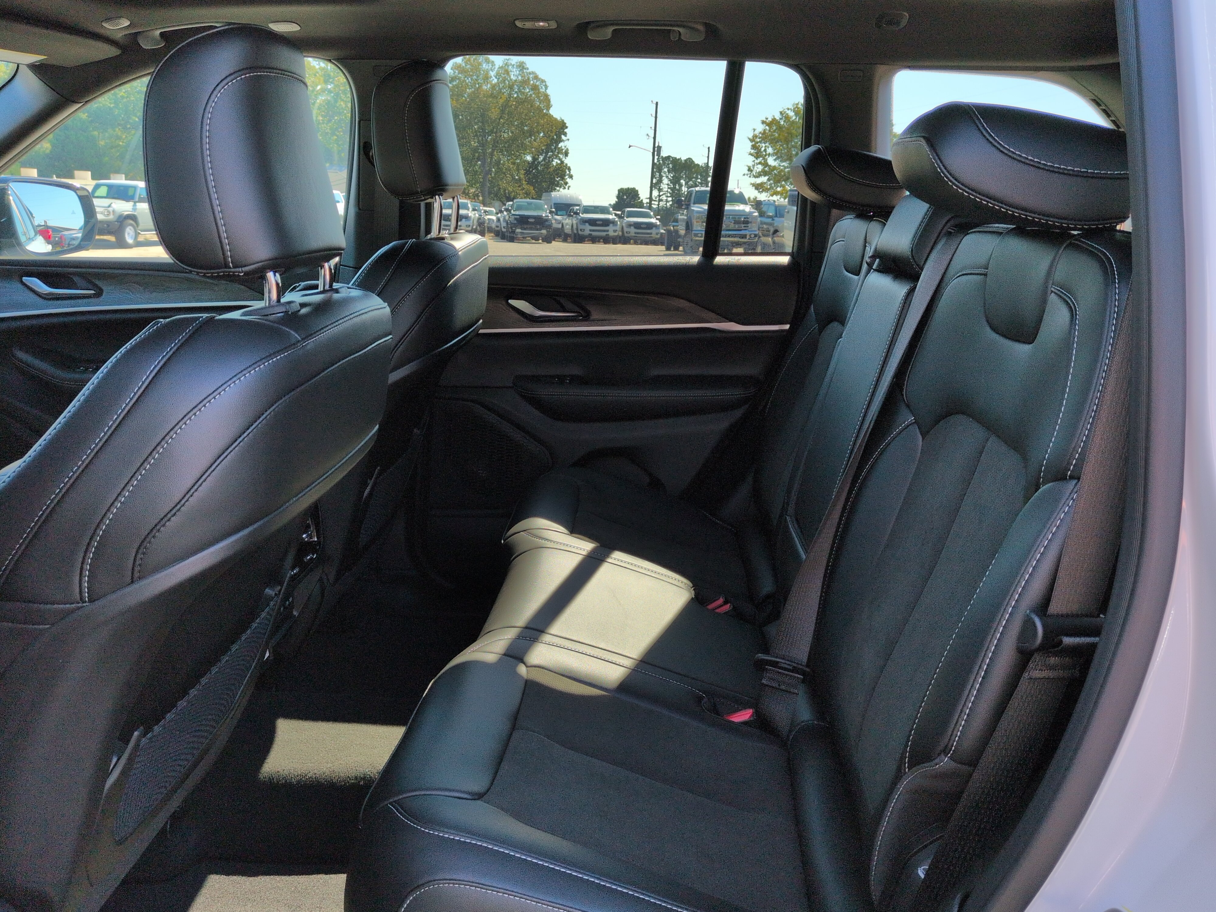 New 2026 Jeep Grand Cherokee Altitude AWD/4WD image 12