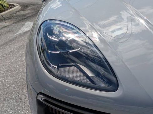 Used 2020 Porsche Macan Turbo image 10