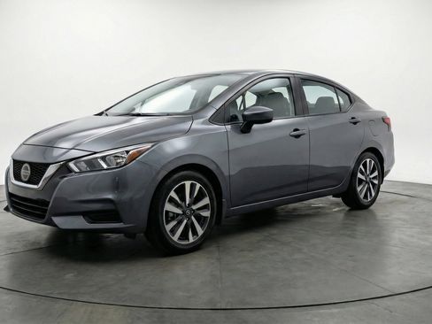 Used 2025 Nissan Versa SV image 3