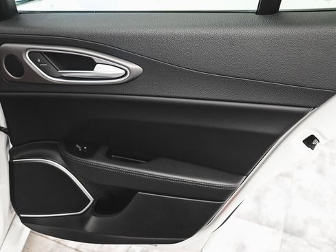 Used 2022 Alfa Romeo Giulia Veloce image 12