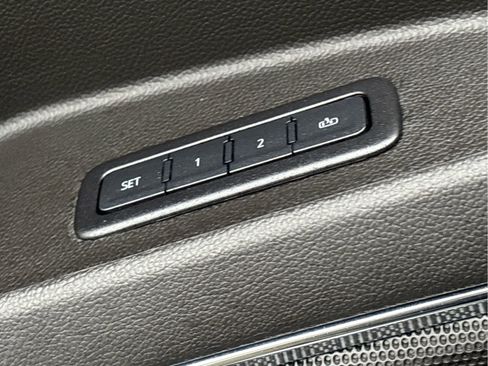 Used 2020 Chevrolet Suburban LT image 26