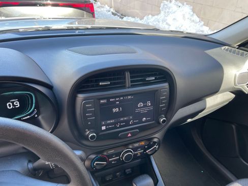 Used 2025 Kia Soul LX w/ LX Technology Package image 17