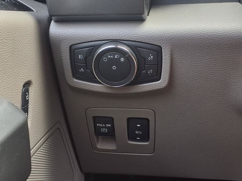 Used 2018 Ford F150 XLT w/ Equipment Group 302A Luxury AWD/4WD image 15