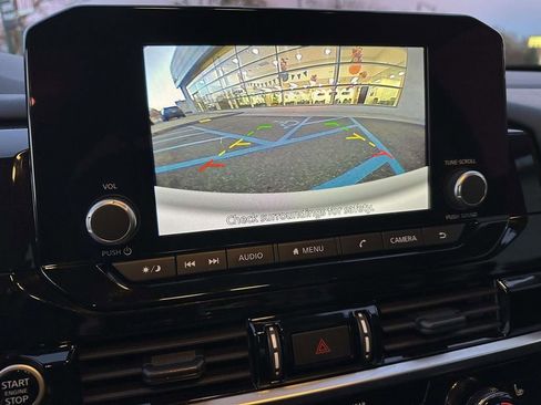 Used 2024 Nissan Pathfinder SV image 30