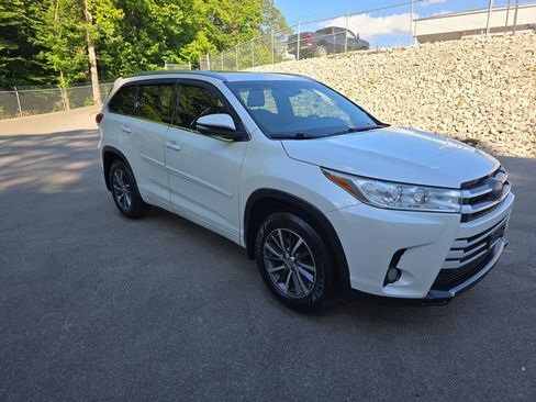 Used 2018 Toyota Highlander XLE w/ Protection Package #3 AWD/4WD image 7