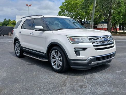 Used 2018 Ford Explorer Limited image 3