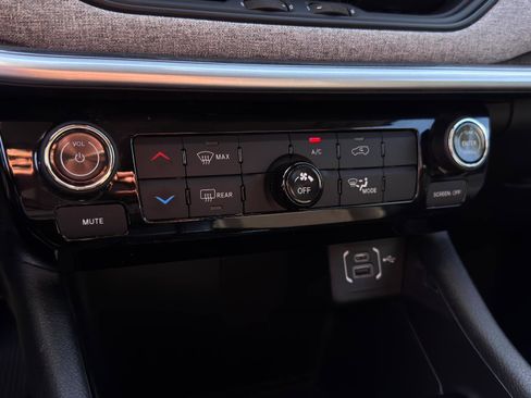 Used 2022 Jeep Compass Latitude image 21